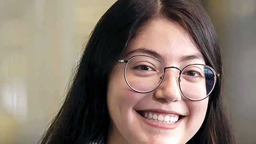 Julianna (AGNR graduate) smiling