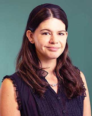 Taryn Devereux headshot