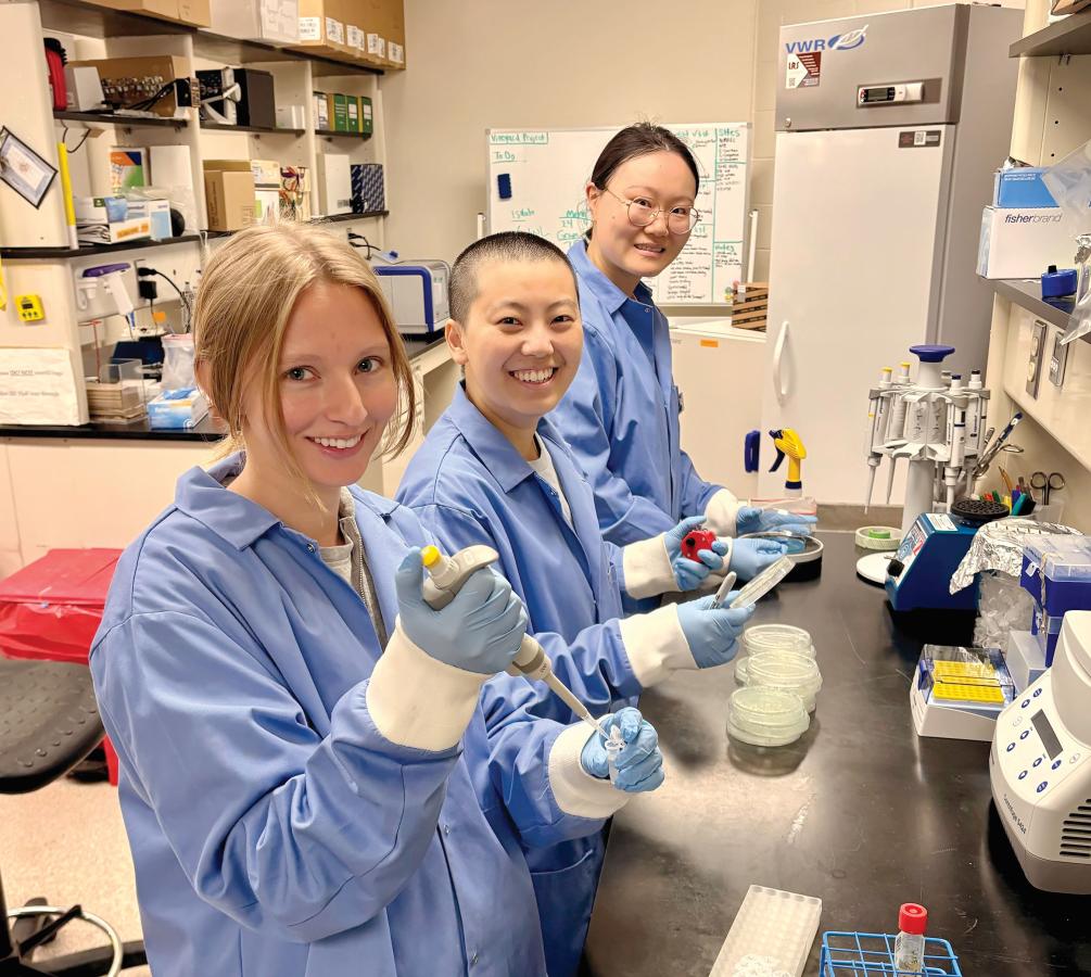 AGNR students in the lab
